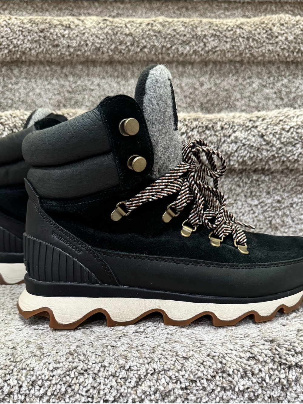 SOREL Women’s Black Waterproof Boots with Rugged Cream Sole Sz 9.5 #NL3768-010